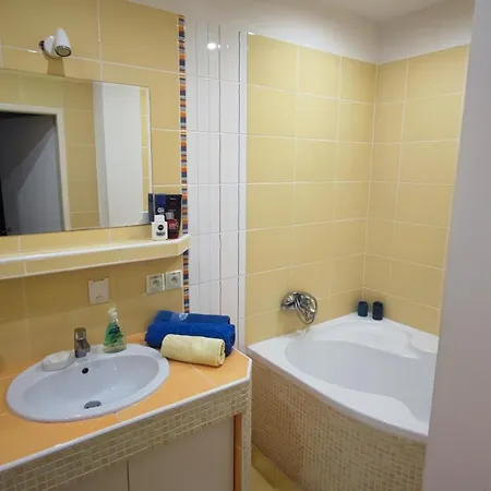 Priestranny Apartman S Parkovanim Beckovska Trenčín